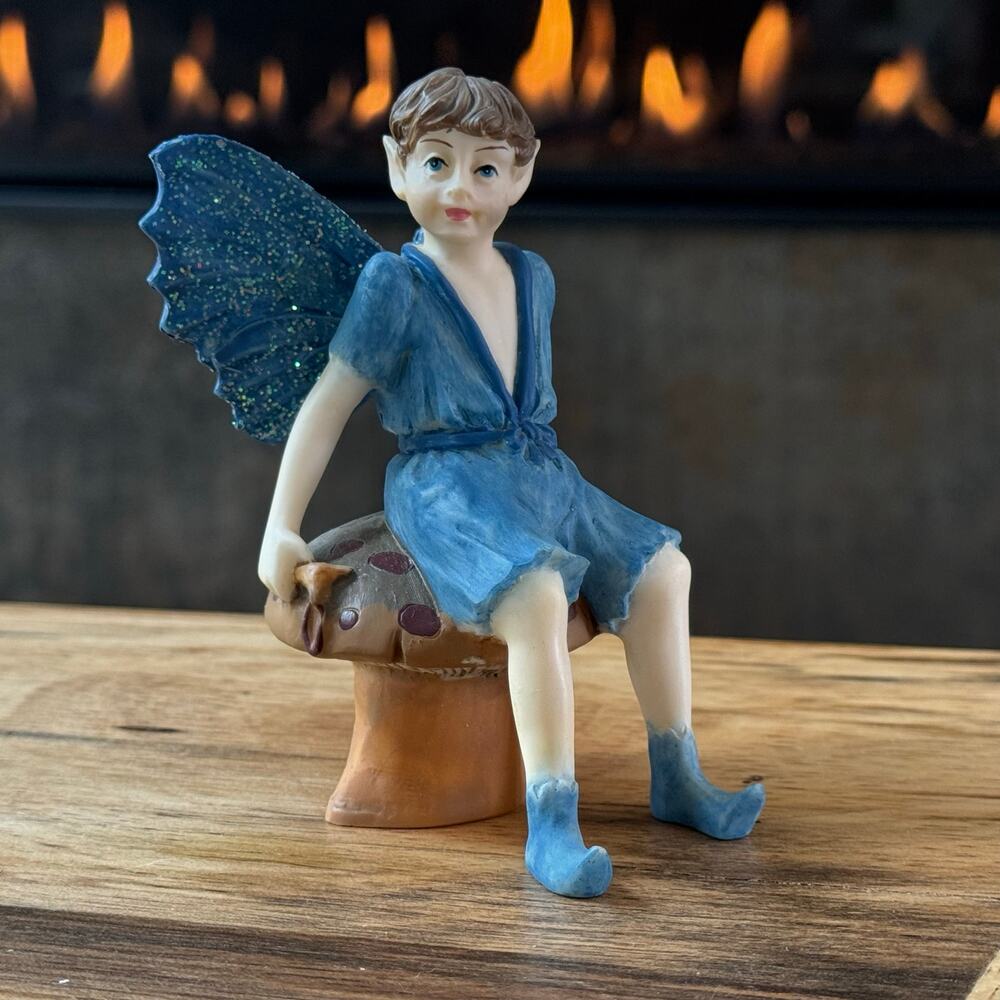 Vintage 1994 Dezine The Fairy Collection Boy Sprite Figurine Blue Mushroom 4.5"